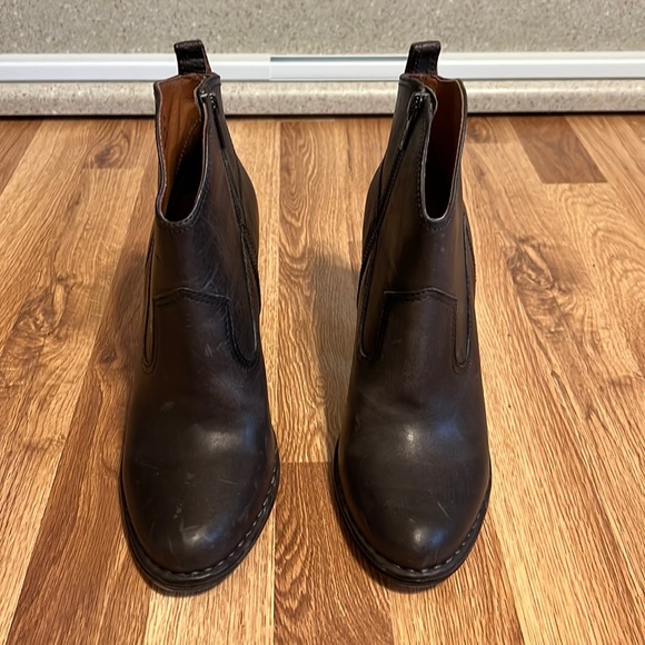 Gently Used Frye Madeline Short - Picture 2 of 7